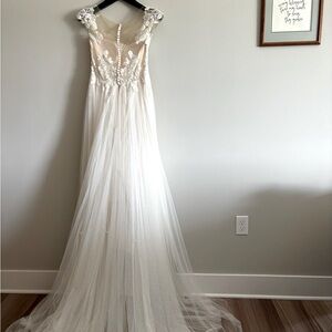 Ivory/Nude Lace Wedding Dress